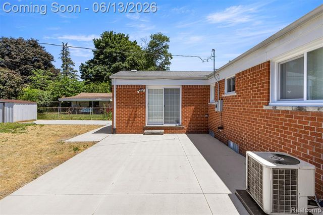 29578 Brown Court, Garden City, MI 48135
