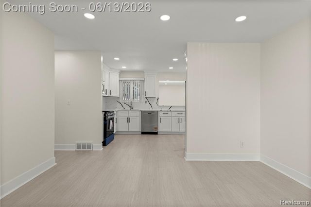 29578 Brown Court, Garden City, MI 48135
