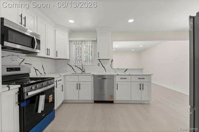 29578 Brown Court, Garden City, MI 48135