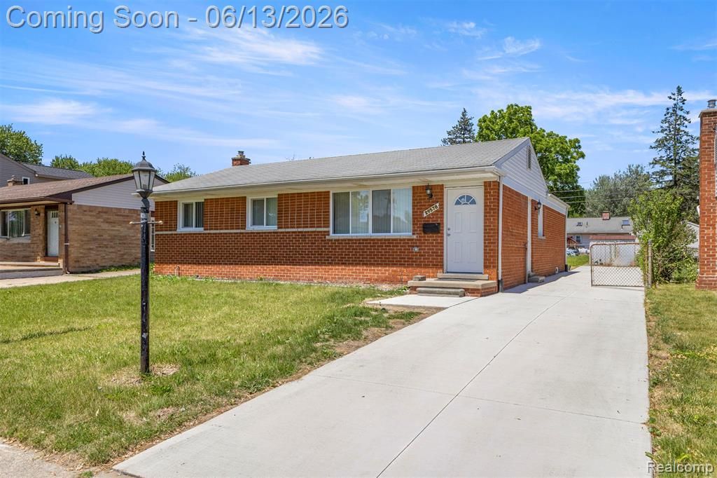 29578 Brown Court, Garden City, MI 48135