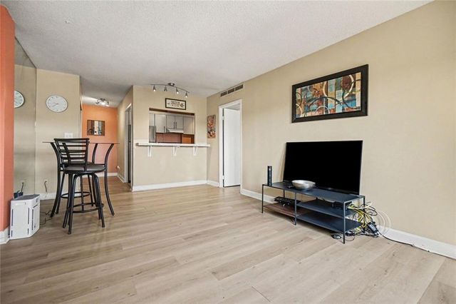 2285 Peachtree Road NE 909, Atlanta, GA 30309