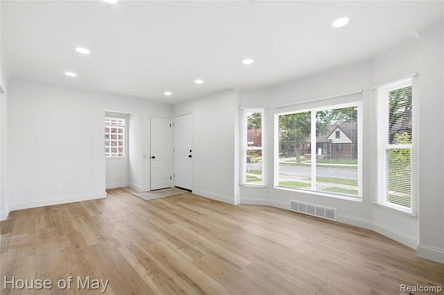 13900 Bringard Drive, Detroit, MI 48205