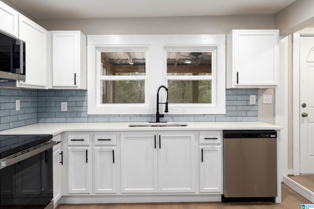 121 W CREST ROAD, Hueytown, AL 35023