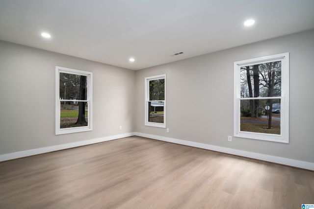 121 W CREST ROAD, Hueytown, AL 35023