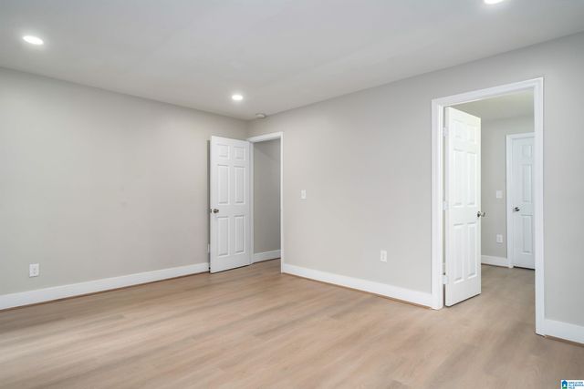 121 W CREST ROAD, Hueytown, AL 35023