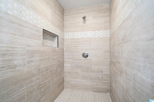 121 W CREST ROAD, Hueytown, AL 35023