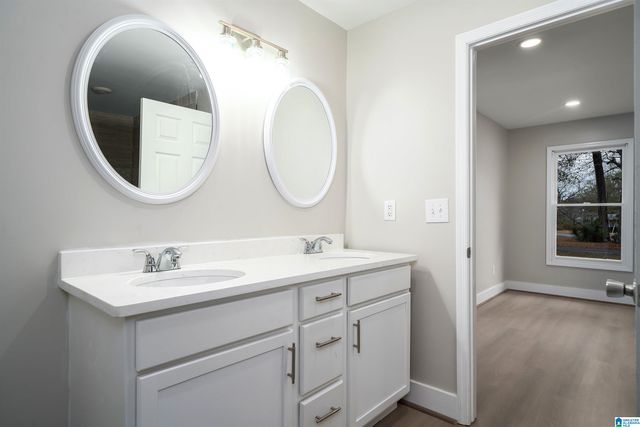 121 W CREST ROAD, Hueytown, AL 35023