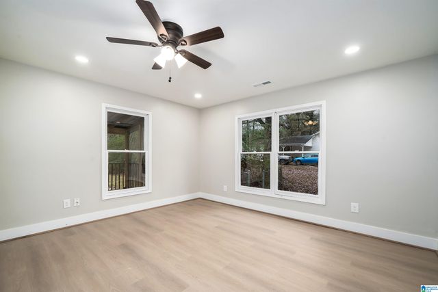 121 W CREST ROAD, Hueytown, AL 35023