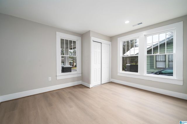 121 W CREST ROAD, Hueytown, AL 35023