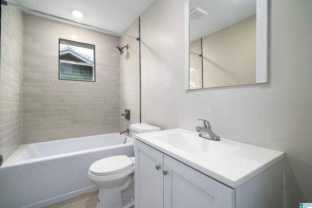 121 W CREST ROAD, Hueytown, AL 35023