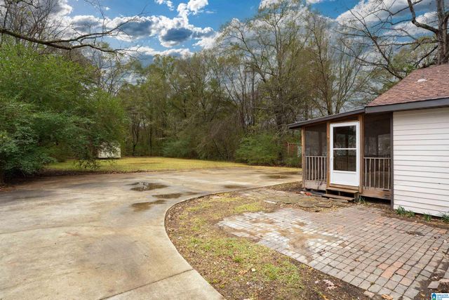 121 W CREST ROAD, Hueytown, AL 35023