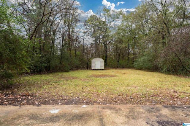 121 W CREST ROAD, Hueytown, AL 35023