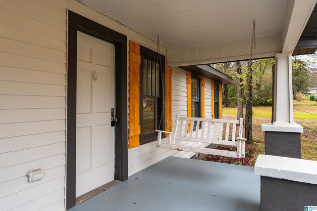 121 W CREST ROAD, Hueytown, AL 35023