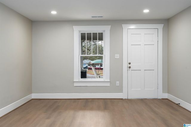 121 W CREST ROAD, Hueytown, AL 35023