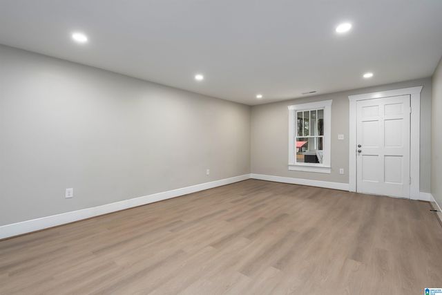 121 W CREST ROAD, Hueytown, AL 35023