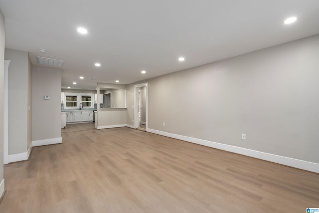 121 W CREST ROAD, Hueytown, AL 35023