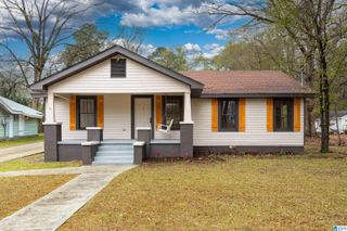 121 W CREST ROAD, Hueytown, AL 35023