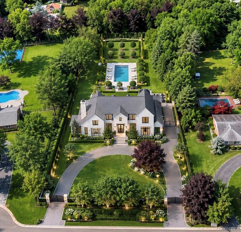 9 Terrace Court, Old Westbury, NY 11568 — photo 2