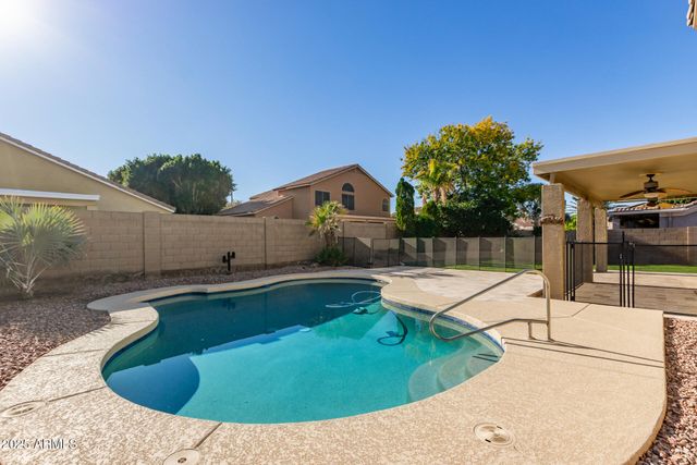 111 W WINDSOR Drive, Gilbert, AZ 85233