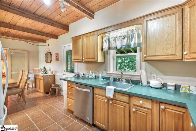 1100 Cherokee Road, Townville, SC 29689