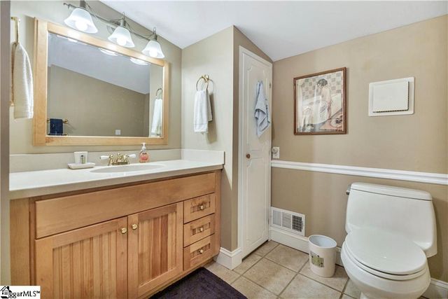 1100 Cherokee Road, Townville, SC 29689