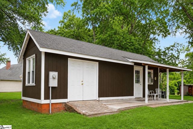 1100 Cherokee Road, Townville, SC 29689