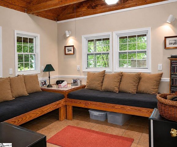 1100 Cherokee Road, Townville, SC 29689