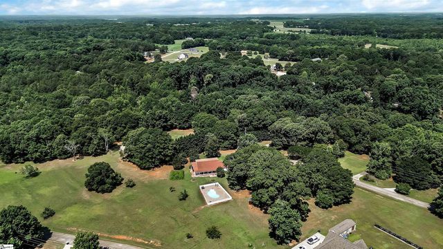 1100 Cherokee Road, Townville, SC 29689