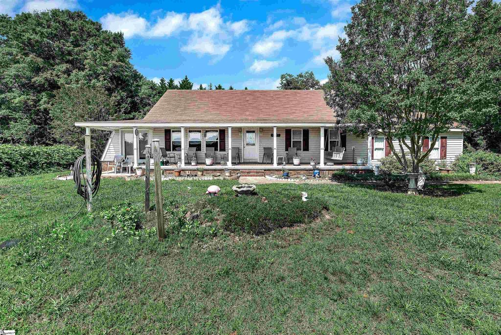 1100 Cherokee Road, Townville, SC 29689