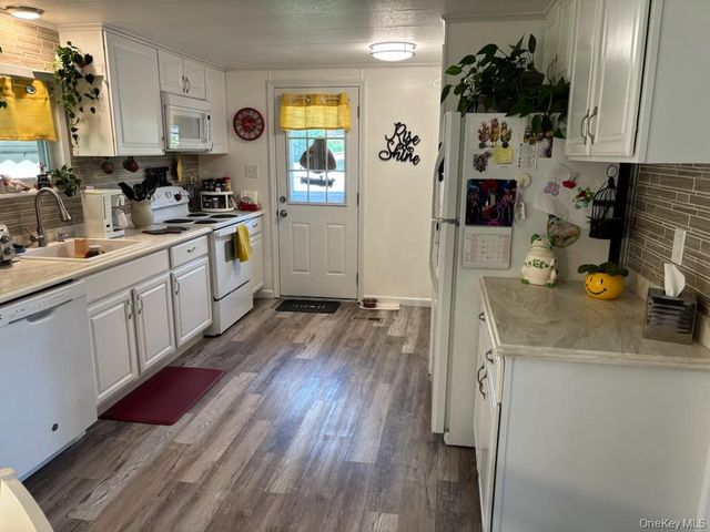 1661 OLD COUNTRY RD 471, Riverhead, NY 11901