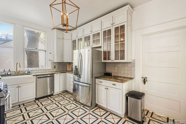 225 Madison, San Antonio, TX 78204