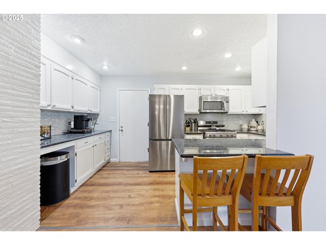 235 Ne 111TH Ave, Portland, OR 97220