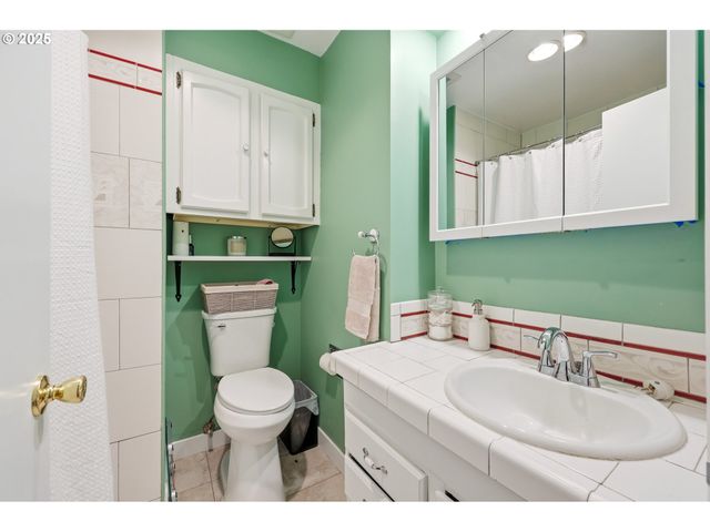 235 Ne 111TH Ave, Portland, OR 97220