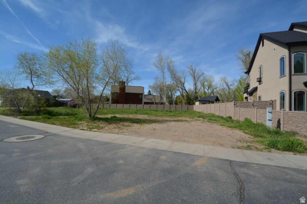 Image 2 of property listing at 4324 RIVERWALK DR, Riverdale, UT 84405