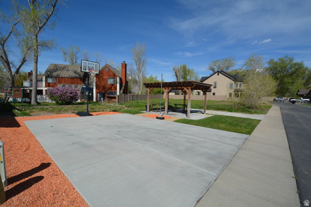 Image 4 of property listing at 4324 RIVERWALK DR, Riverdale, UT 84405