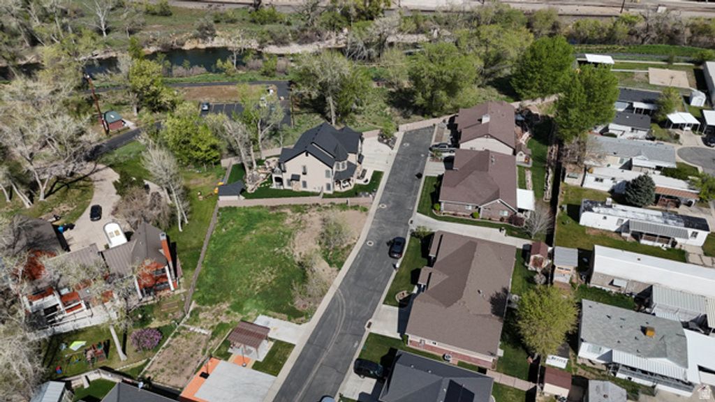 Image 5 of property listing at 4324 RIVERWALK DR, Riverdale, UT 84405