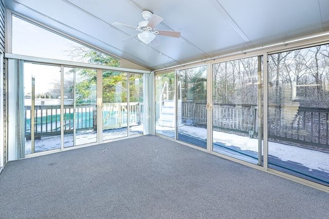 306 Rumonoski Dr, Northbridge, MA 01534