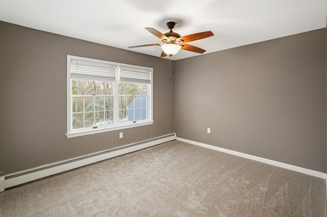 306 Rumonoski Dr, Northbridge, MA 01534