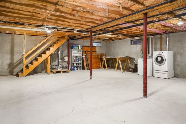 306 Rumonoski Dr, Northbridge, MA 01534