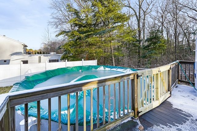 306 Rumonoski Dr, Northbridge, MA 01534