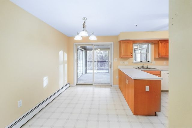 306 Rumonoski Dr, Northbridge, MA 01534