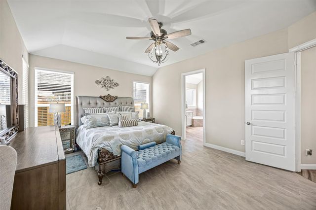 2316 Churchill Cove Lane, Pearland, TX 77089