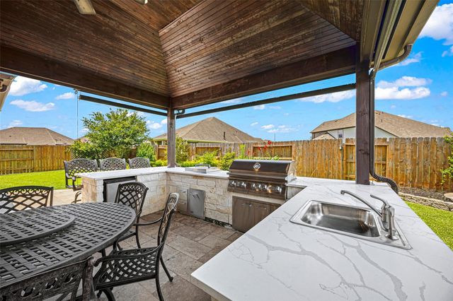 2316 Churchill Cove Lane, Pearland, TX 77089