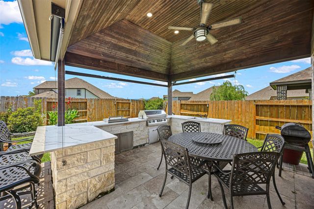2316 Churchill Cove Lane, Pearland, TX 77089