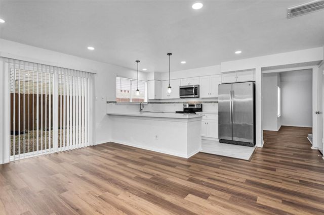 10610 Chapel Hill Drive, Houston, TX 77099
