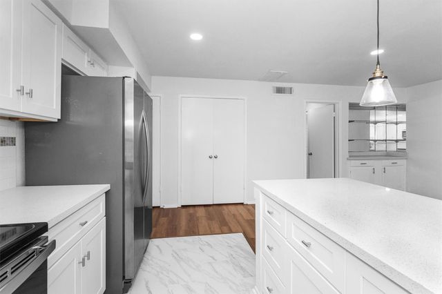 10610 Chapel Hill Drive, Houston, TX 77099