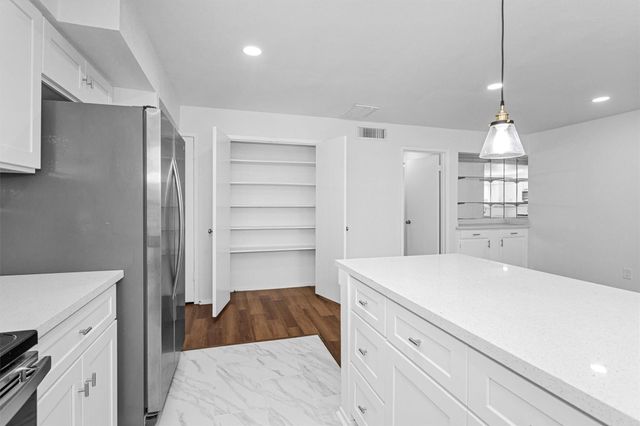 10610 Chapel Hill Drive, Houston, TX 77099