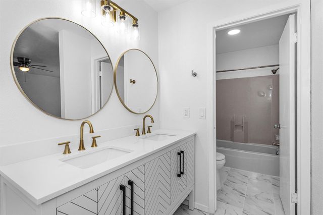 10610 Chapel Hill Drive, Houston, TX 77099