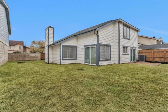 10610 Chapel Hill Drive, Houston, TX 77099