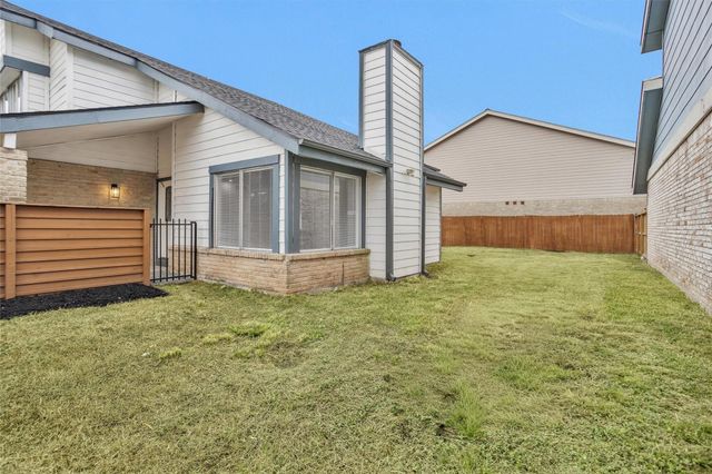 10610 Chapel Hill Drive, Houston, TX 77099